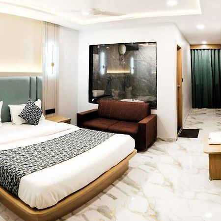 Hotel Allen Ahmedabad Bagian luar foto