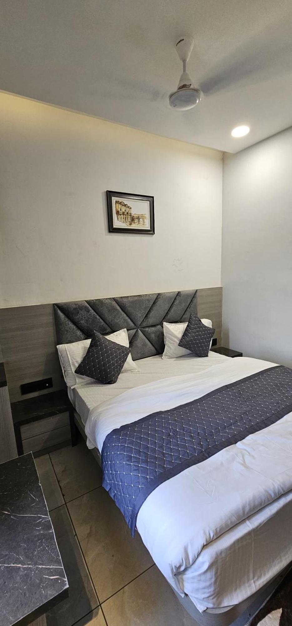Hotel Allen Ahmedabad Bagian luar foto