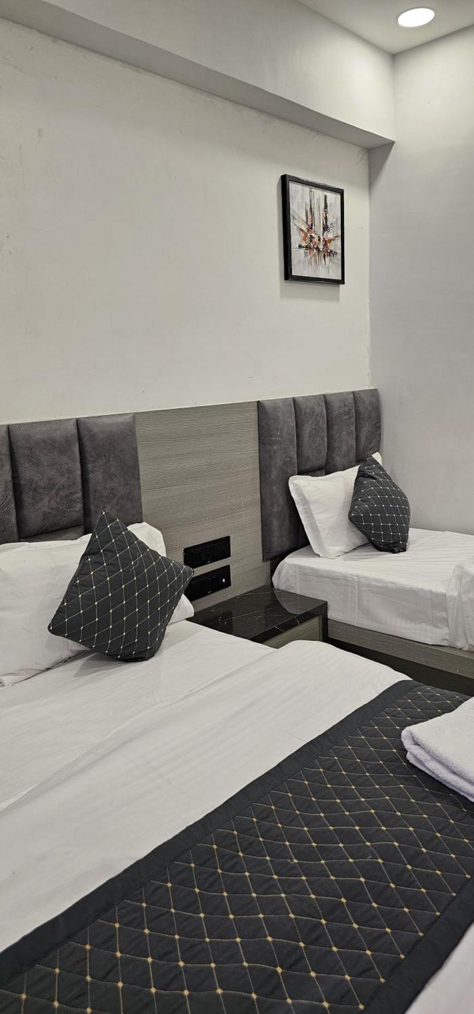 Hotel Allen Ahmedabad Bagian luar foto
