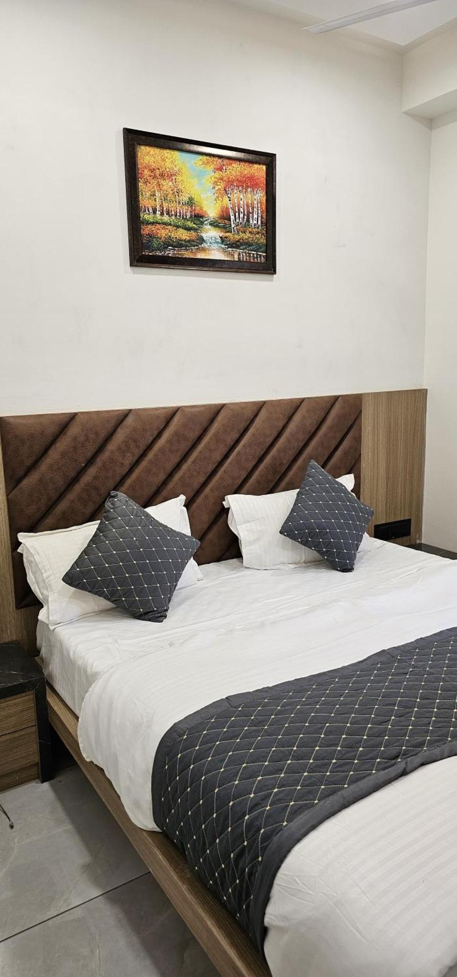 Hotel Allen Ahmedabad Bagian luar foto