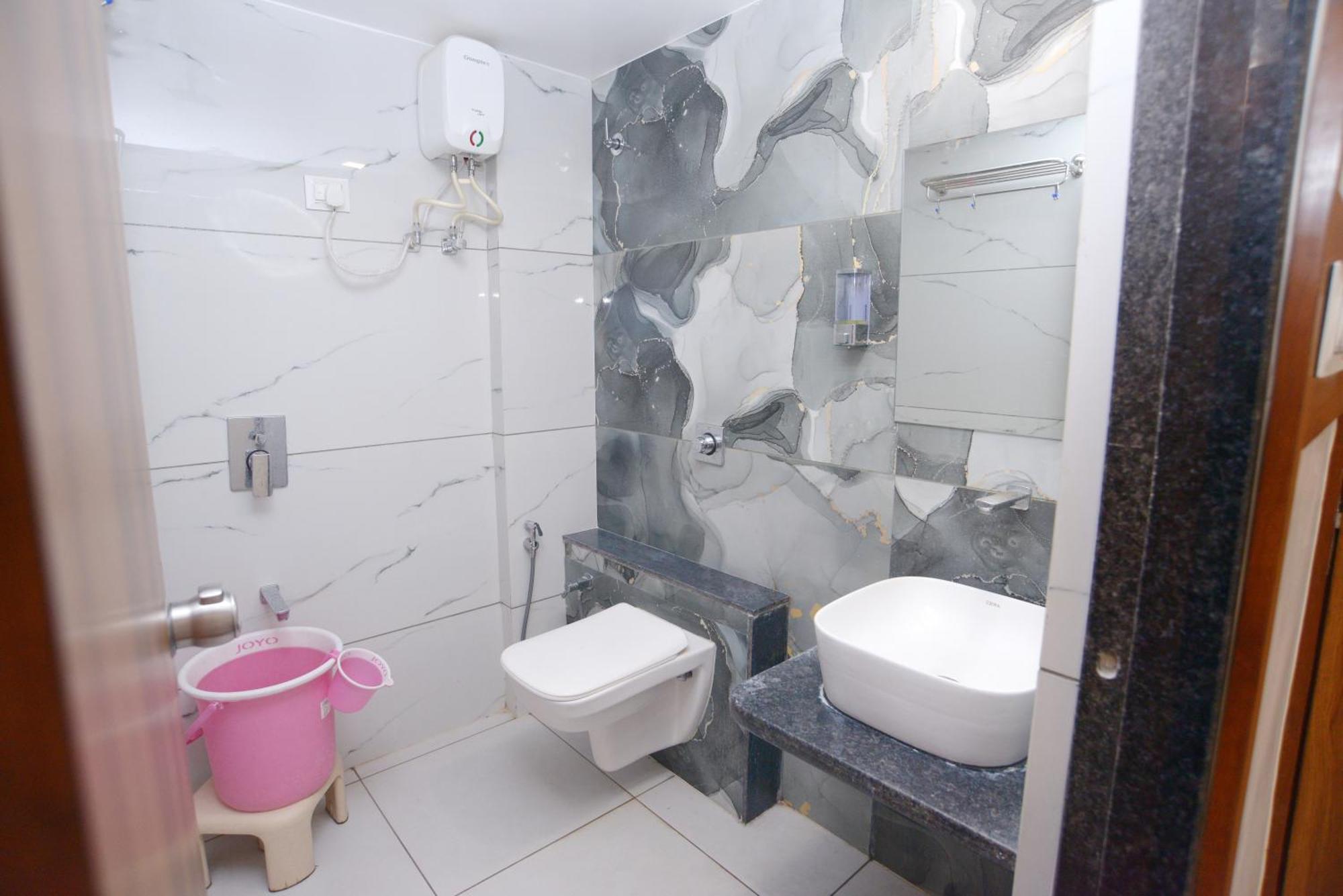 Hotel Allen Ahmedabad Bagian luar foto