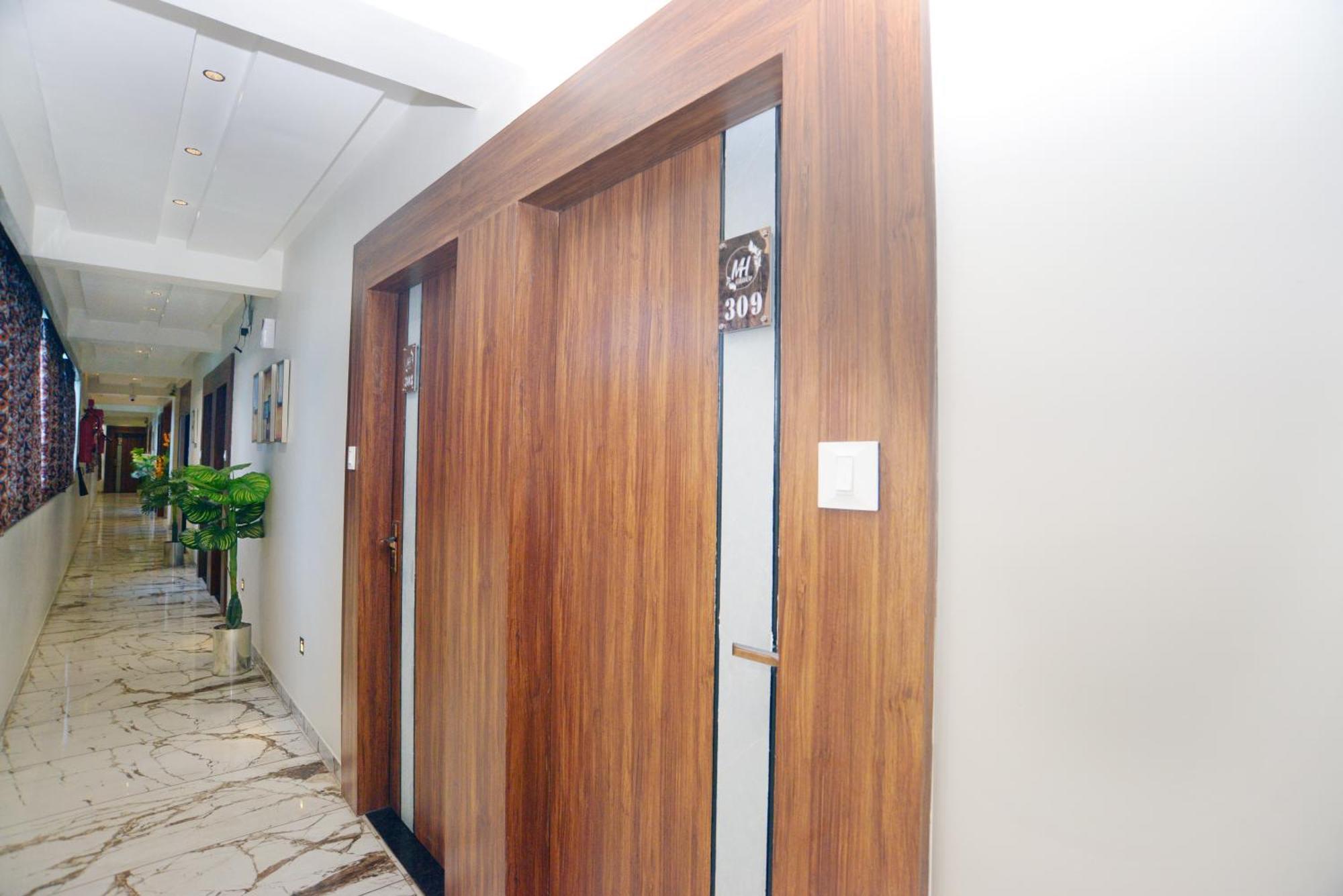 Hotel Allen Ahmedabad Bagian luar foto