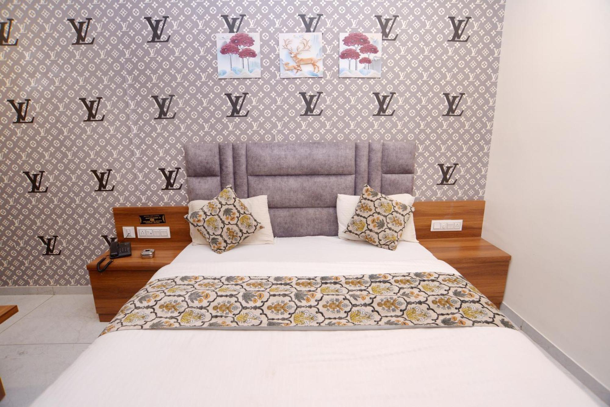 Hotel Allen Ahmedabad Bagian luar foto