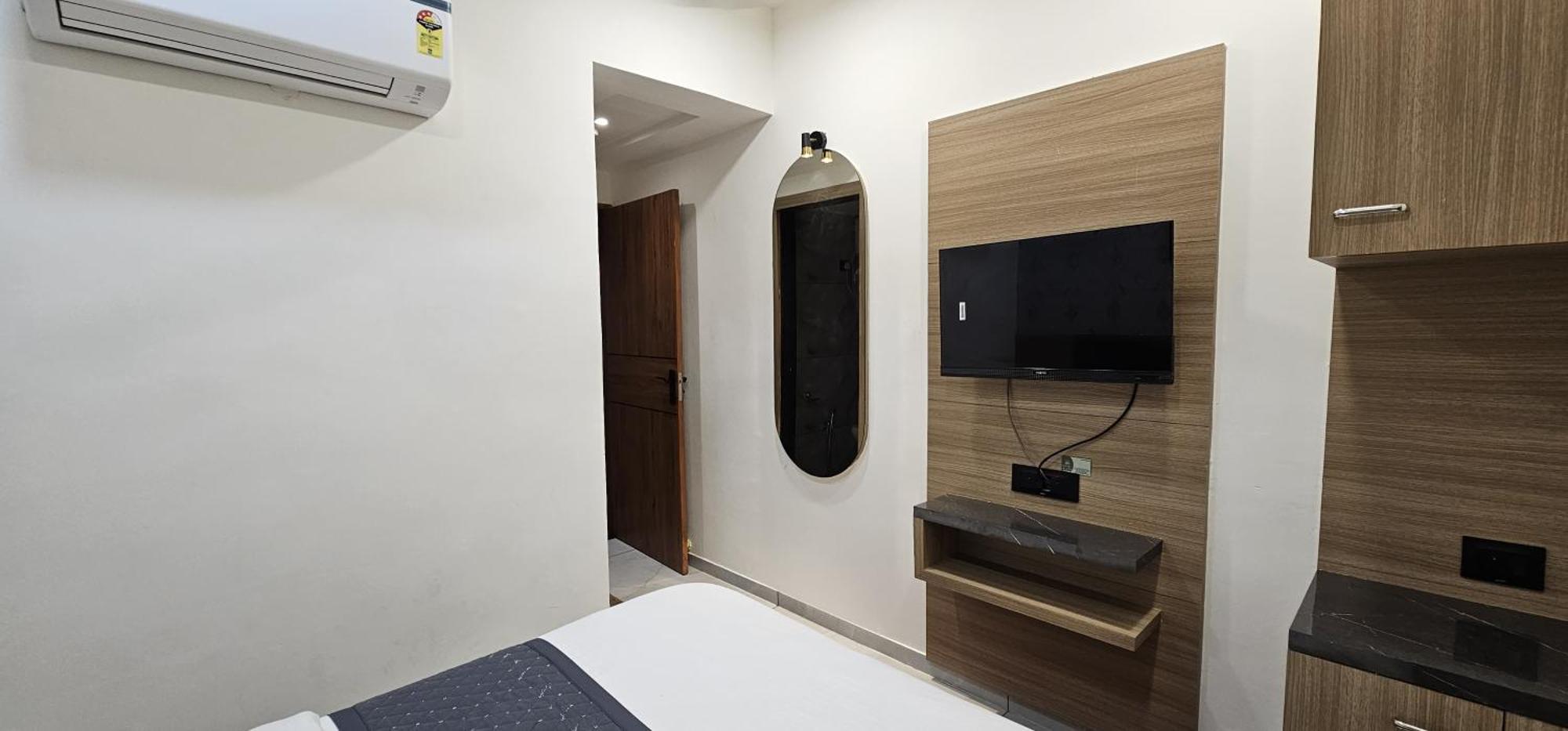 Hotel Allen Ahmedabad Bagian luar foto