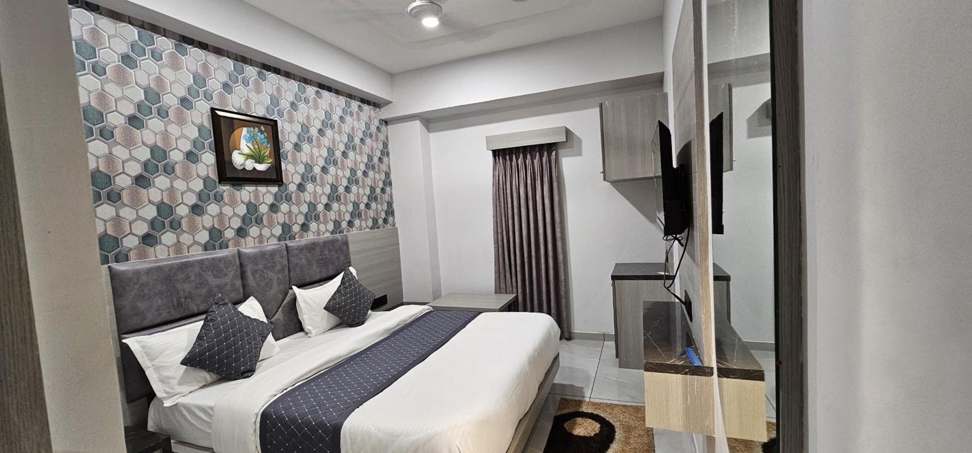 Hotel Allen Ahmedabad Bagian luar foto