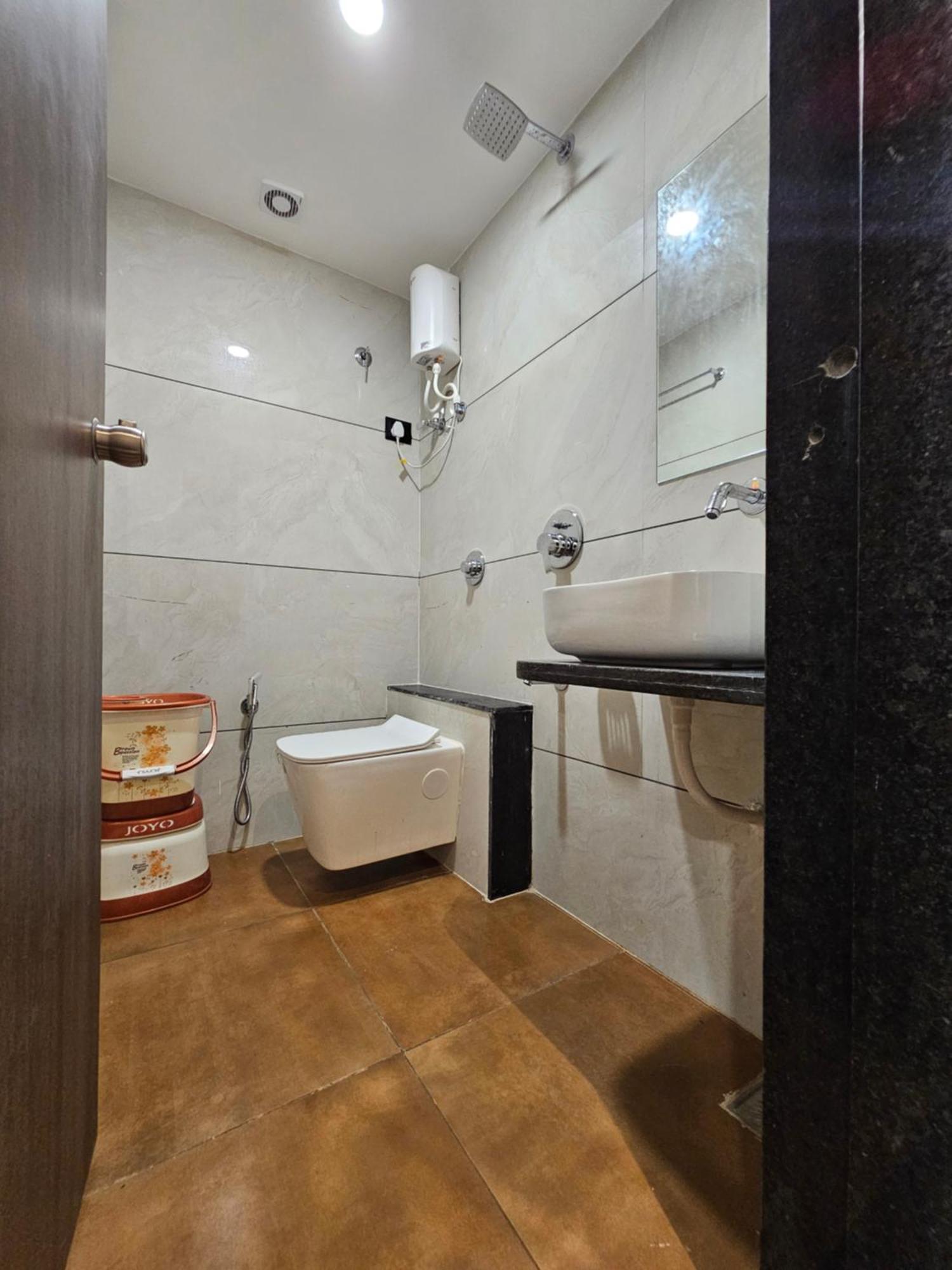 Hotel Allen Ahmedabad Bagian luar foto