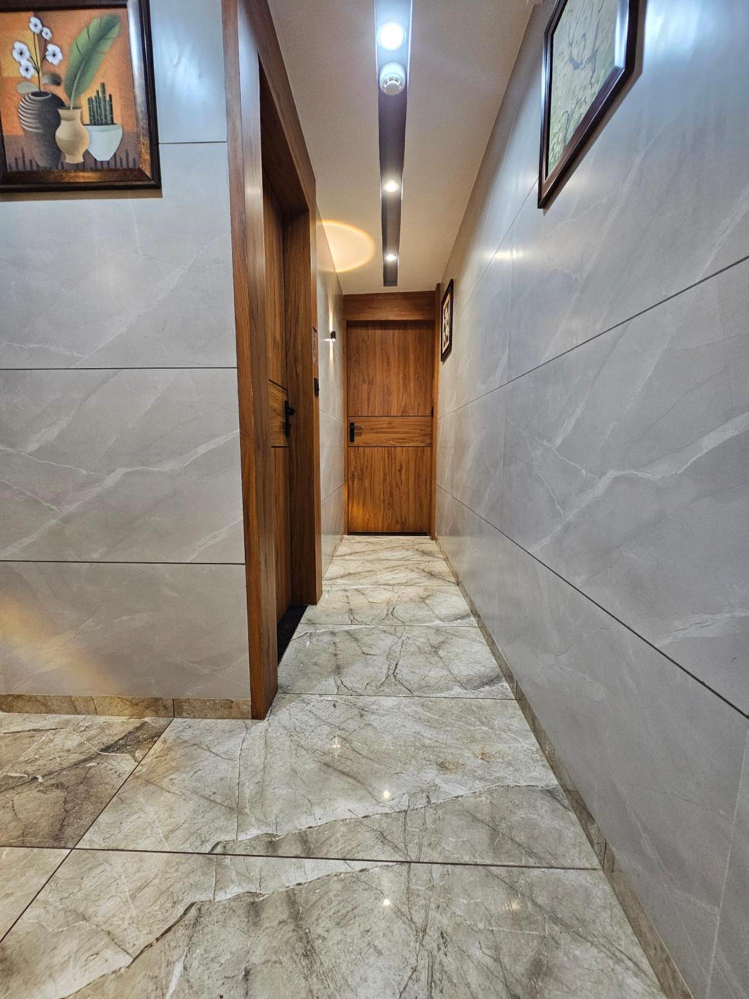 Hotel Allen Ahmedabad Bagian luar foto